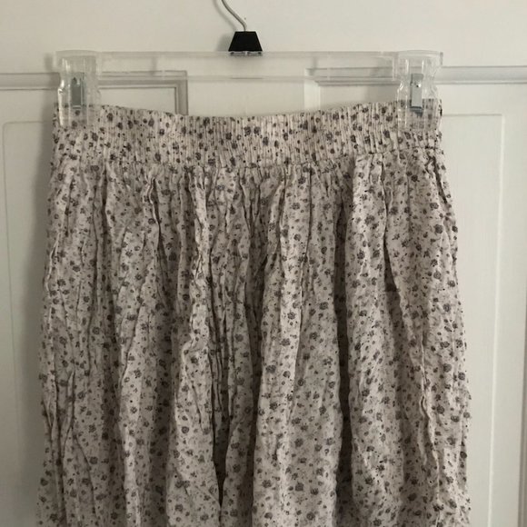 Brandy Melville Floral Mini Skirt - Picture 3 of 4